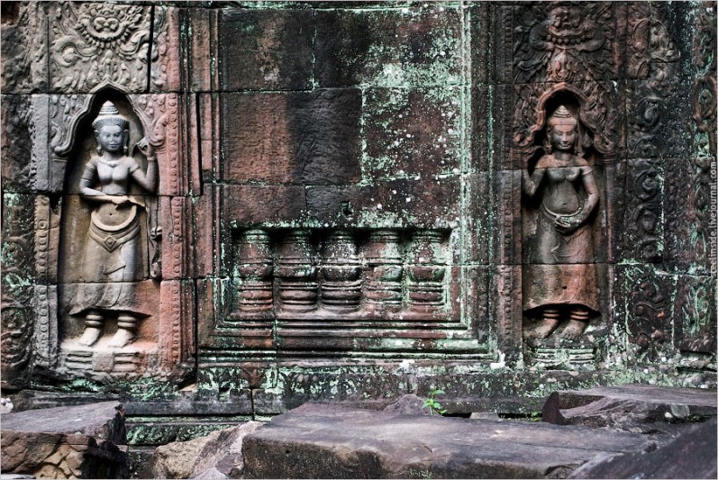 Барельеф на стене одного из храмов