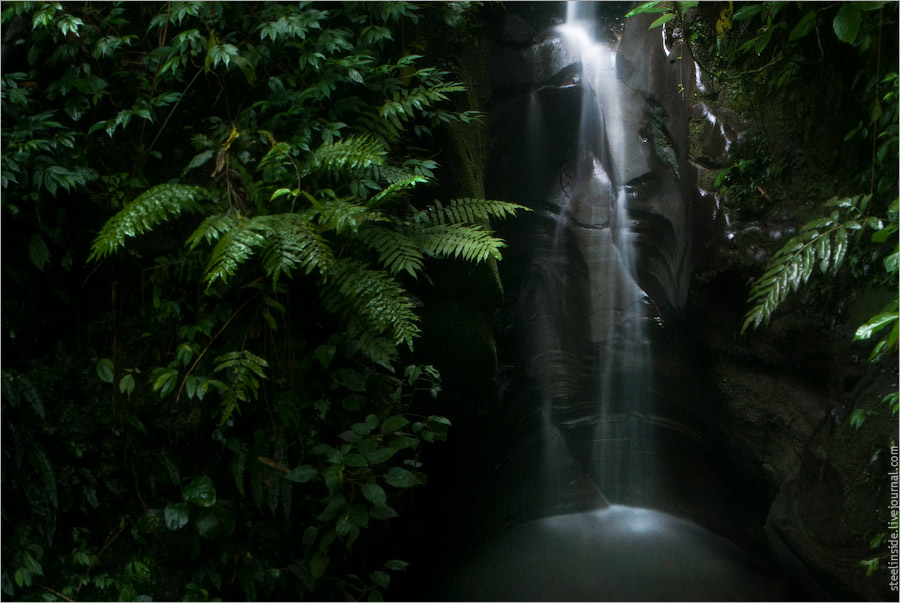 Водопад у подножья Мерапи