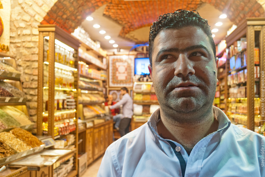 Продавец сладостей в Стамбуле